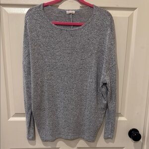 NZT grey top, medium 🔵